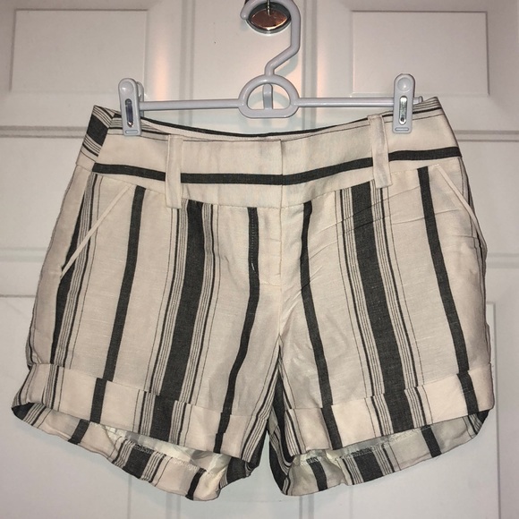 Express midi low rise shorts. Size 0 - Picture 1 of 3